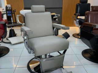 Thiết kế hộp chân kiểu Pháp trên ghế barber BA-15 của SNB