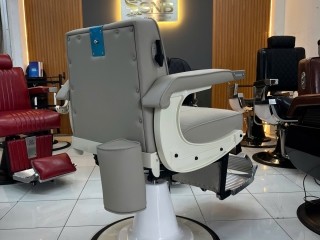 Ghế barber phối trắng: tay ghế, mâm ghế và ốp inox SNB