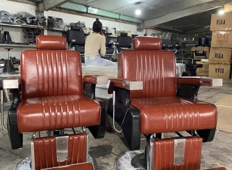 Bên trong BA-14 Pro: khung sườn dày và nệm mousse lò xo