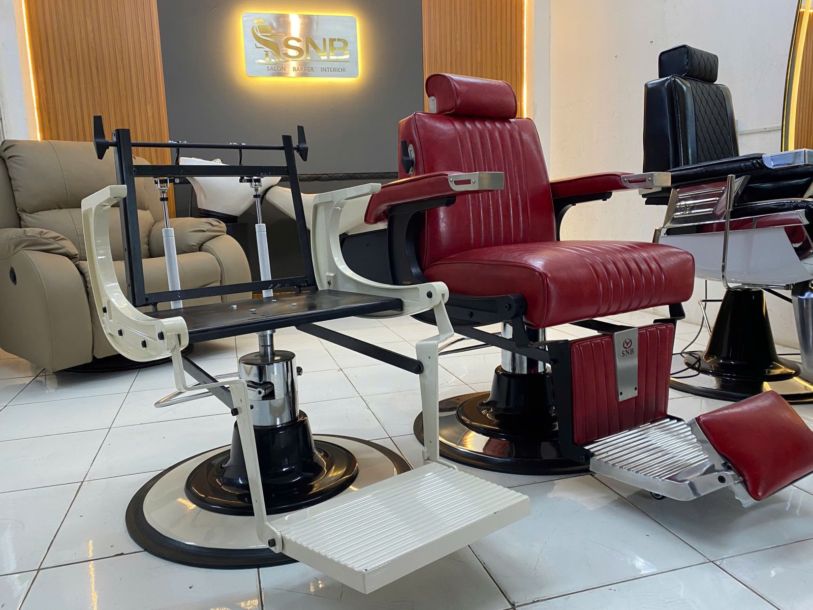 Xem khung sườn ghế barber BA-13 Pro tại showroom SNB - hình 1