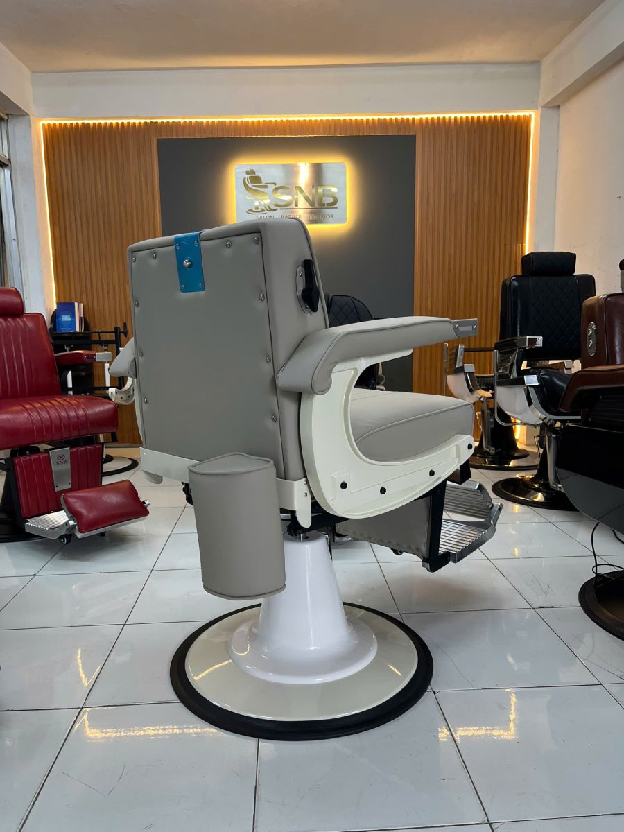 Ghế BA-13 Pro màu sáng tại showroom SNB, nhìn từ phía sau