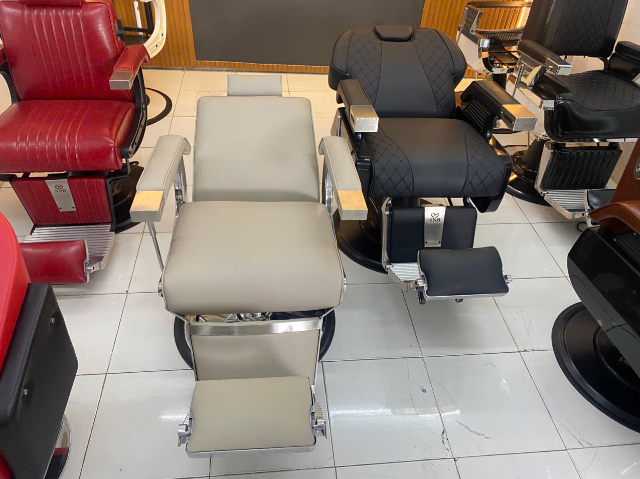 So sánh BA-15 và BA-09: chọn form ghế cho barbershop - ảnh 1 tại SNB