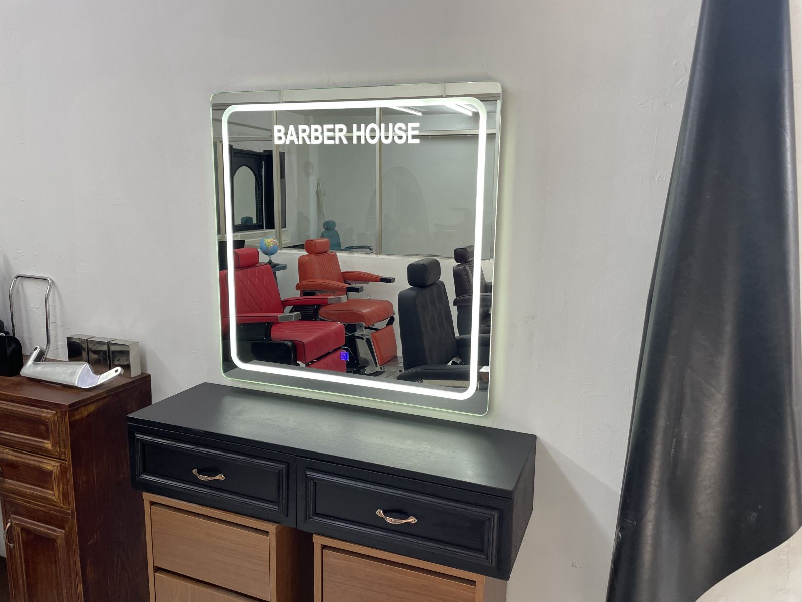 Gương tủ barber đèn LED: chốt ánh sáng và đường điện - hình 2
