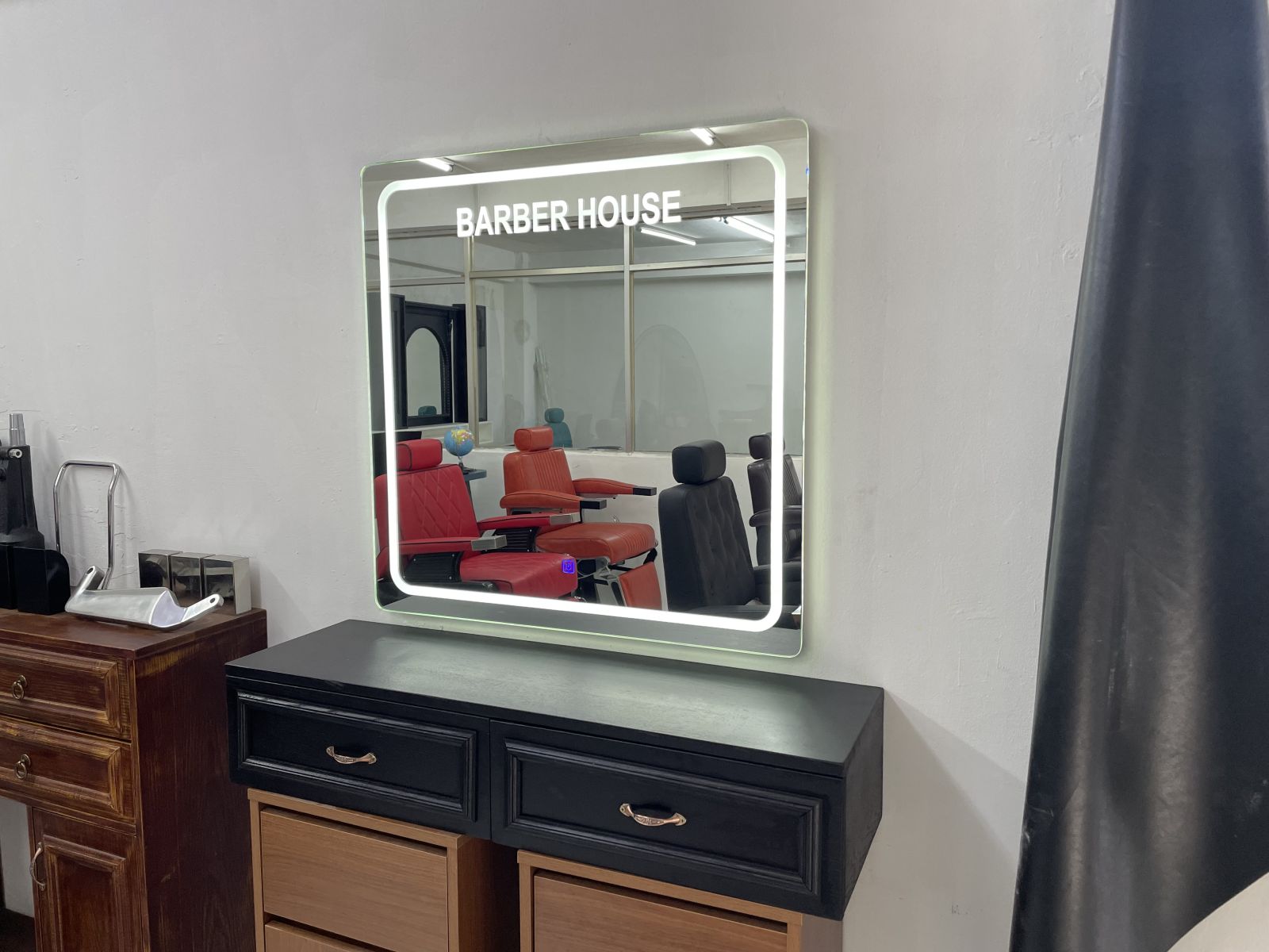 Gương tủ barber đèn LED: chốt ánh sáng và đường điện - hình 1