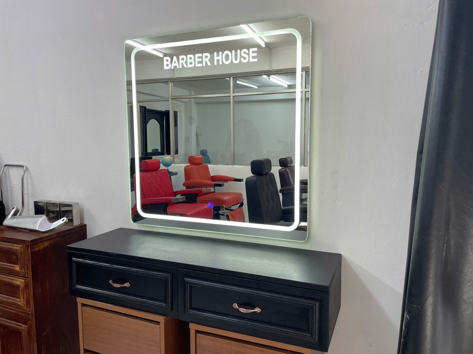 Gương barber LED ba màu: kiểm tra ánh sáng tại tiệm - hình 1