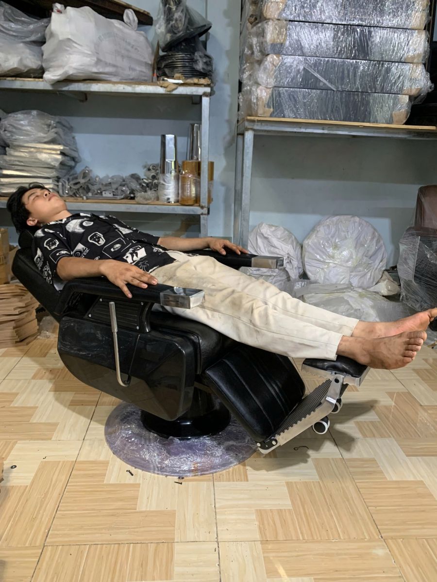 Ghế cắt tóc nam SNB: trải nghiệm ngồi và thao tác barber - hình 4