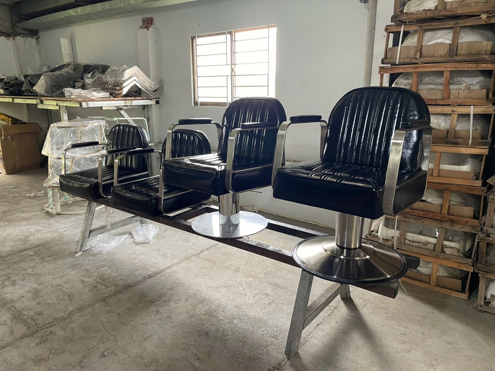 Ghế cắt tóc nữ nhỏ gọn: bố trí salon diện tích vừa - hình 2