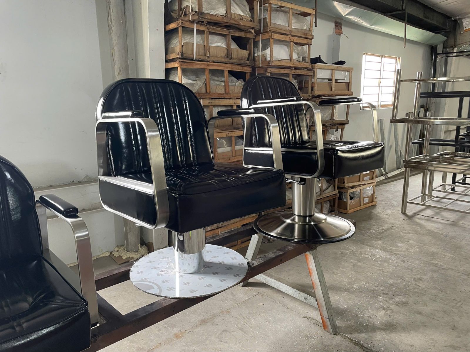 Ghế cắt tóc nữ nhỏ gọn: bố trí salon diện tích vừa - hình 1