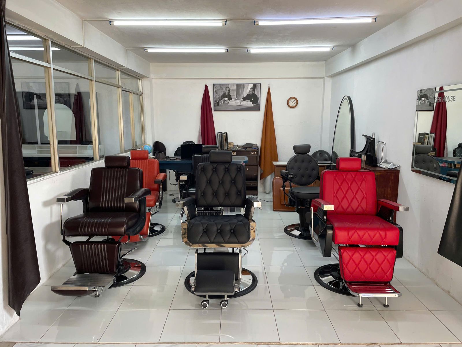 Xem ghế cắt tóc nam SNB tại showroom: nên thử gì? - hình 1
