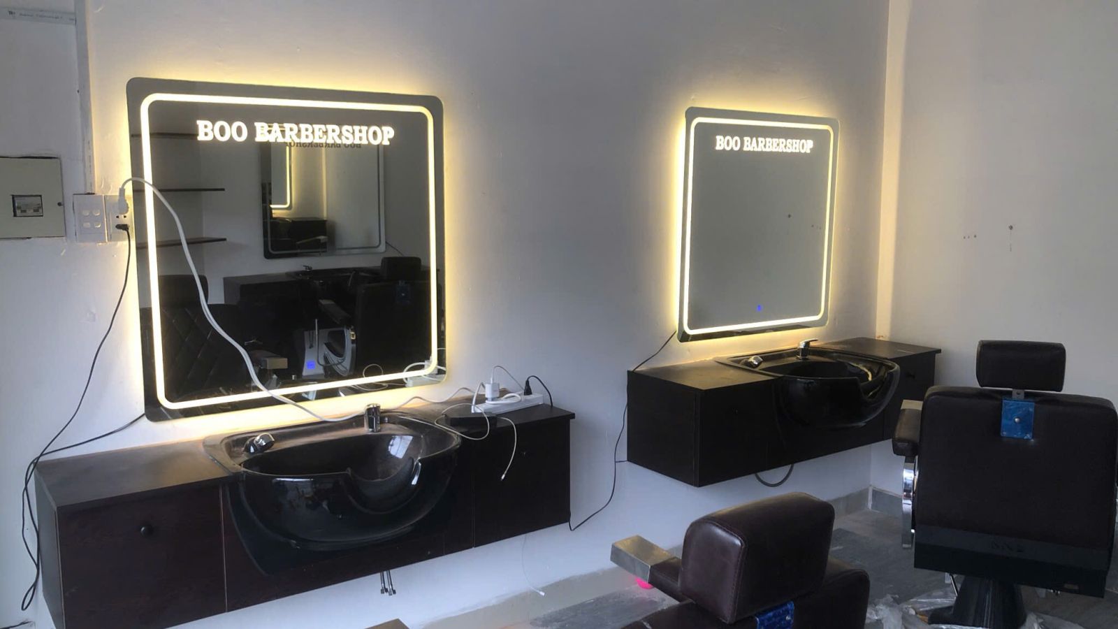 Thiết kế tủ gương kèm bồn gội cho barbershop - hình 2