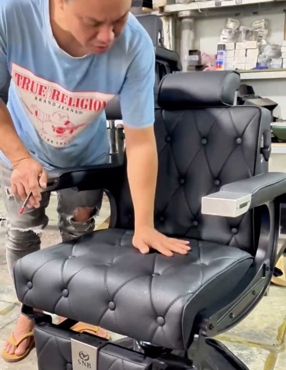 Kiểm tra và cân chỉnh ghế barber sau lắp ráp tại SNB Furniture